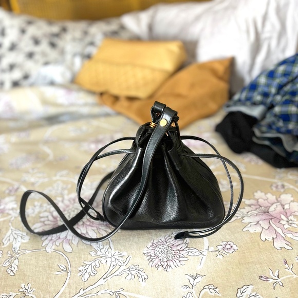 Gucci bag ,  small black draw string  leather pouch - Picture 4 of 5